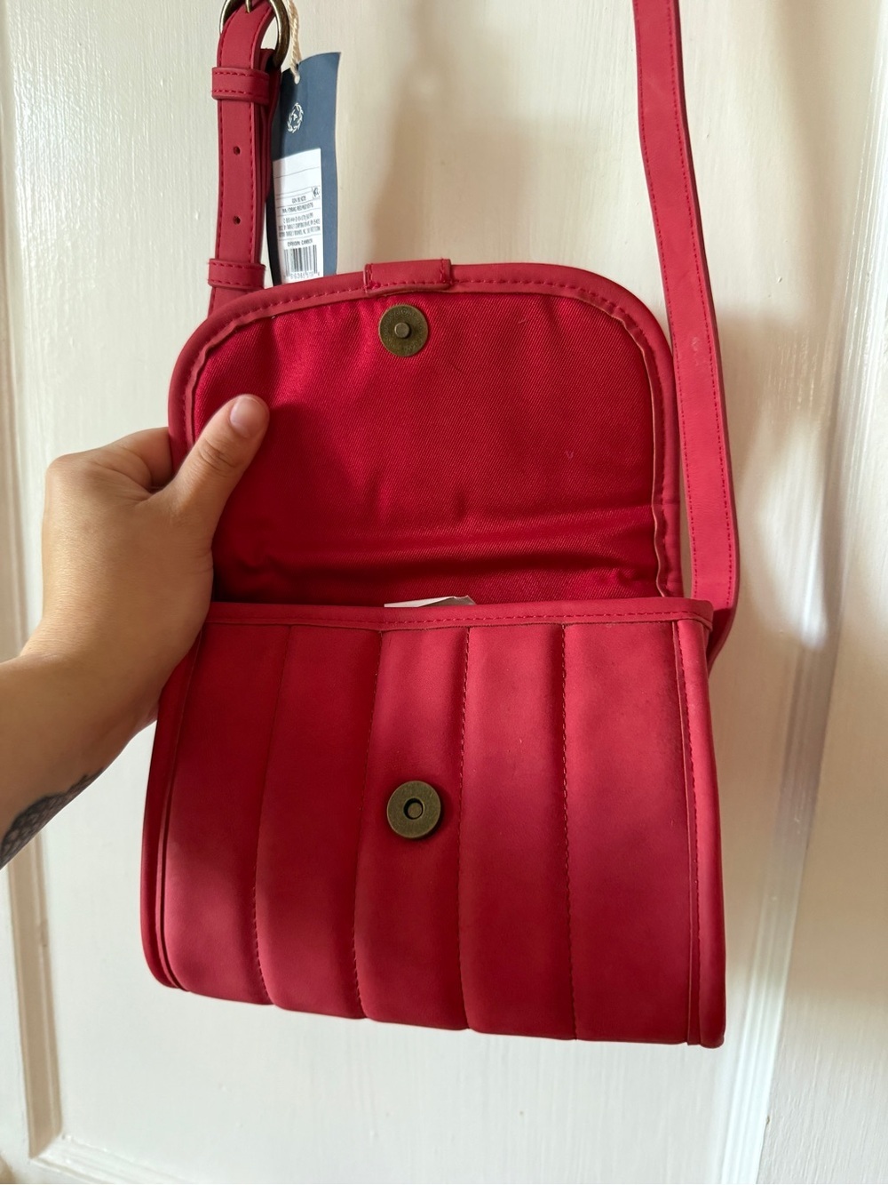 Universal threads Quilted Fuchsia Crossbody Bag with Gold Ring Detail new - Picture 7 of 12